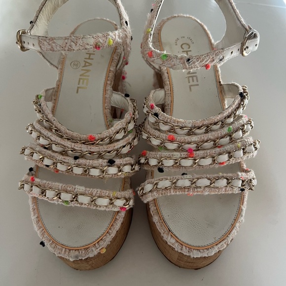 CHANEL Beige and Gold Chain Strap Sandals - Picture 5 of 6